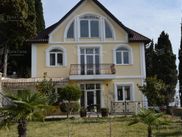 Купить дом с участком по адресу Крым, г. Ялта, пгт Массандра, Безымянная ул.