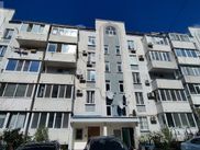 Купить четырёхкомнатную квартиру по адресу Крым, г. Феодосия, Адмиральский б-р, дом 7