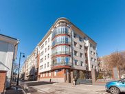 Купить трёхкомнатную квартиру по адресу Москва, 1-й Зачатьевский переулок, дом 61