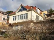 Купить дом с участком по адресу Крым, г. Ялта, Безымянная ул.