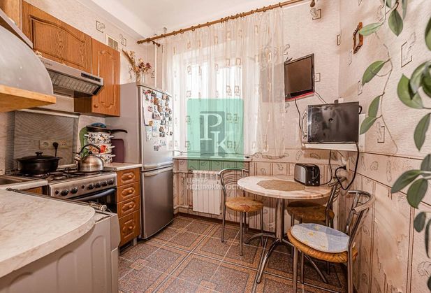 Купить трёхкомнатную квартиру по адресу Севастополь, Октябрьской революции  проспект, дом 51