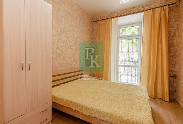 Купить двухкомнатную квартиру по адресу Севастополь, Годлевского ул, дом 16